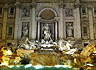 Trevi-Brunnen in Rom bei Nacht