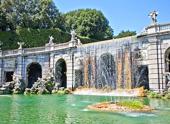 Sehenswürdigkeit in Italien: Äolusbrunnen im Schlosspark von Caserta