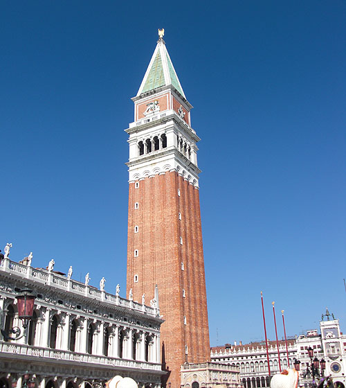 Glockenturm (Campanile) in Venedig
