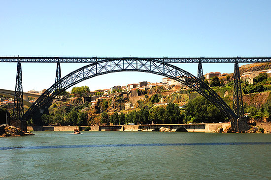 Maria-Pia-Brücke in Porto, Sehenswürdigkeit in Portugal