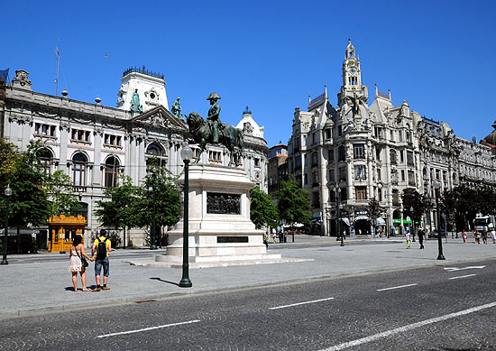 Praça da Liberdade (Platz der Freiheit) in Porto, Sehenswürdigkeit in Portugal
