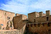 Festungsmauer und Treppe im Castell de Capdepera