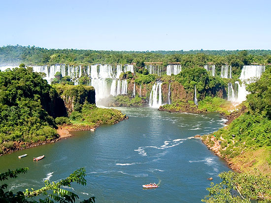 Urlaub in Südamerika an den Iguazu Wasserfällen
